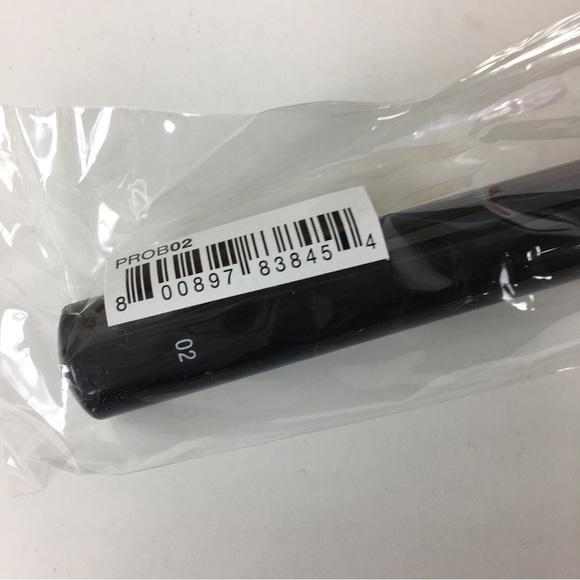 New NYX Pro Brush 02 powder brush - Picture 2 of 2